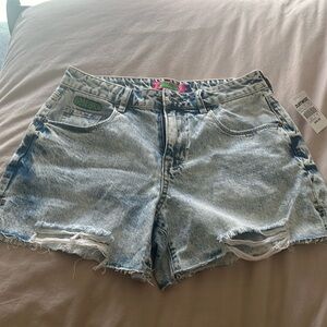 Empyre shorts, size 6, from Zumiezs light wash and loose fit